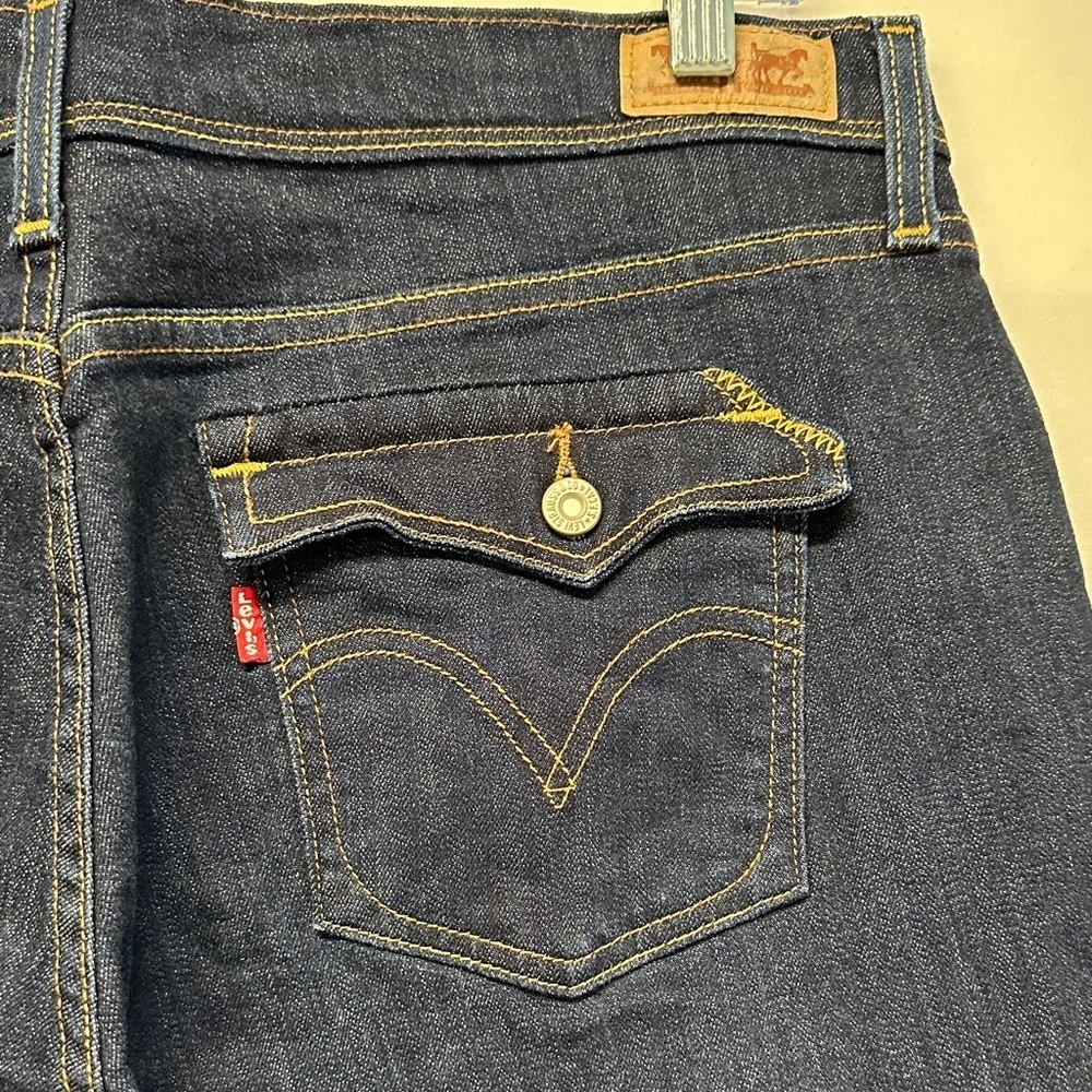 Levi's Women's 515 Boot Cut Jeans - Dark Blue EUC - Picture 5 of 6